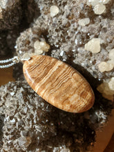 Charger l&#39;image dans la galerie, Collier Aragonite
