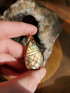 Labradorite gravée et cuivre pendentif