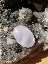 Charger l&#39;image dans la galerie, Cabochon Quartz Rose
